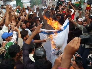 العالم ينتفض بمظاهرات حاشدة تنديدا بالمجازر الصهيونية والتواطؤ العربي
