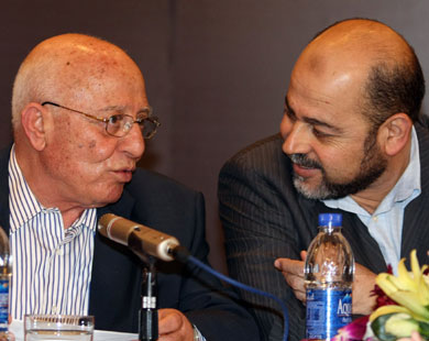 أهالي غزة يترقَّبون بخوفٍ وحذرٍ الحوار الفلسطيني في القاهرة (تقرير)