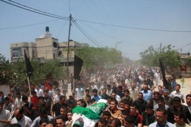 جماهير حاشدة تشيِّع جثمان الشهيد المدهون في شمال غزة