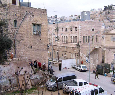 تلة التكروري المطلة على بلدة الخليل القديمة هدف استراتيجي للاحتلال ومستوطنيه