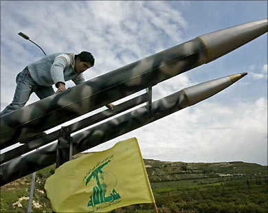 حزب الله يقصف قاعدة صاروخية للاحتلال بعشرات الصواريخ