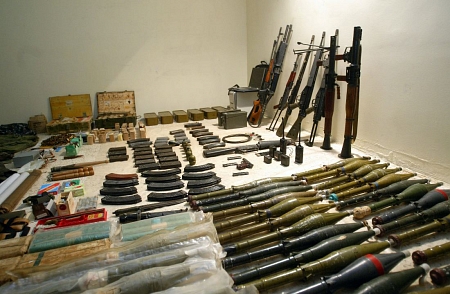 11 جندياً صهيونياً سرقوا كميات ضخمة من الأسلحة وباعوها للفلسطينيين مقابل المال