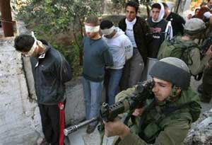 الاحتلال اختطف 63 فلسطينياً في الضفة في يوم الأسير