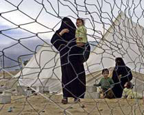 استشهاد لاجئة فلسطينية في الموصل وتشييع لاجئ آخر في مخيم اليرموك