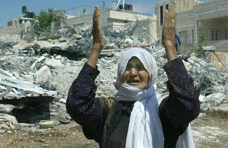 المرأة الفلسطينية .. صمود وتضحية في مواجهة الحصار والعدوان