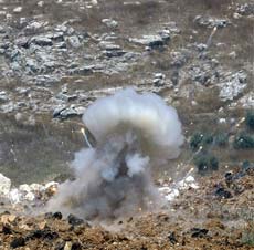 انفجار قنبلة عنقودية صهيونية يصيب مسنة لبنانية بجروح خطرة