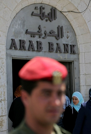 ارتفاع ودائع الفلسطينيين في البنوك إلى نحو 12 مليار دولار