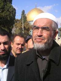 الشرطة الصهيونية تقرر محاكمة الشيخ رائد صلاح وتُبعده عن الأقصى 60 يوماً