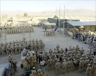 طالبان تهاجم قاعدة بغرام الأمريكية وتقتل 18 منهم جنود أجانب