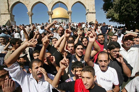 قيادات دينية فلسطينية تحذر من الاقتتال الداخلي وتدعو إلى الوفاق