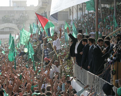 شعبية حماس ورموزها في ارتفاع ملحوظ.. وتدهور الفريق الممسك بزمام فتح