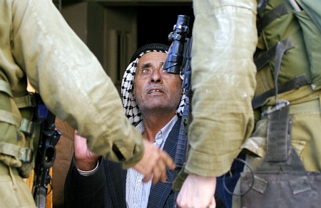 محكمة صهيونية تقرر مصادرة أراضي قرية عربية تعود لـ 200 عائلة فلسطينية