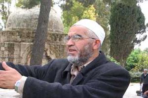 الاحتلال يقرر منع تجمهر الشيخ رائد صلاح في القدس لمدة 3 أشهر