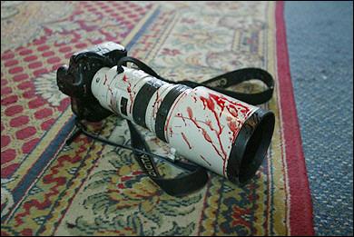 عدسات المصورين الفلسطينيين.. والعمل تحت المخاطر لنقل الحقائق إلى العالم
