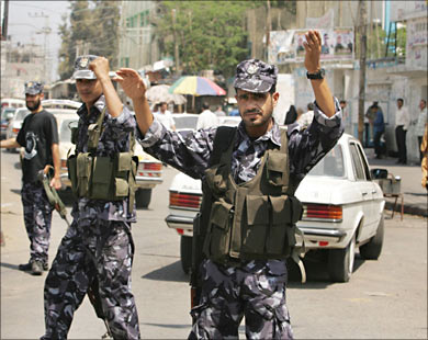 حماس: قيادات في فتح حرّضت على الفوضى والداخلية تتوعّد المتورطين