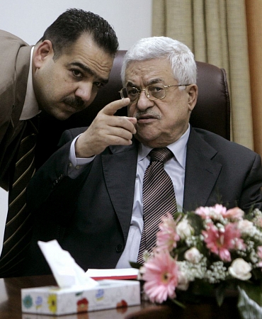 عباس يستبعد فلسطينيي الشتات من التعيينات في السلك الدبلوماسي