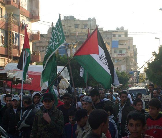 المخيمات الفلسطينية في لبنان تنتفض احتجاجاً على المجازر الصهيونية في غزة