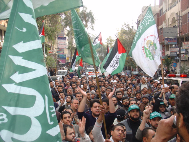 مسيرات حاشدة لـ حماس في مخيم اليرموك تنديداً بالمجازر الصهيونية في غزة