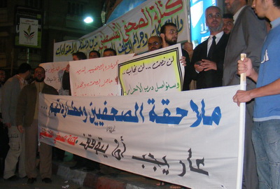 منتدى الإعلاميين يدعو عباس للإفراج عن الصحفيين المعتقلين بالضفة بمناسبة العيد