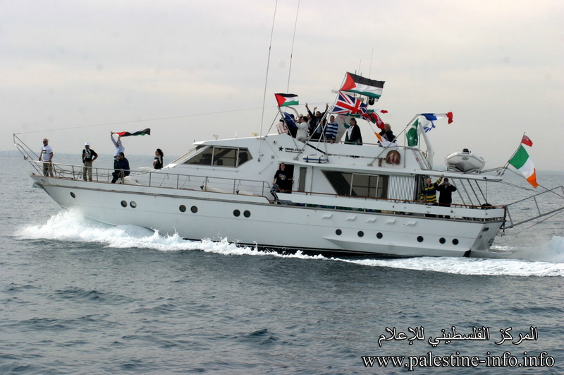 رحلة بحرية في نهر التايمز دعما لسفينتي كسر حصار غزة