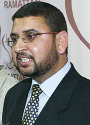أبو زهري: تدافع المواطنين عند معبر رفح أمر عفوي يعكس حالة الضغط التي يعانون منها
