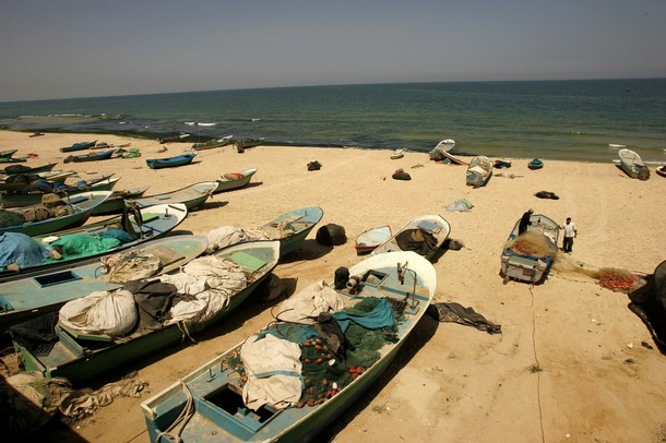 الاحتلال يُفرج عن 20 قارباً محتجزة لديه لصيادي غزة