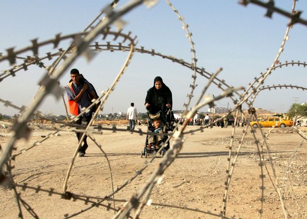 سبعة أقفال تخنق قطاع غزة وتحوّل حياة الفلسطينيين إلى جحيم
