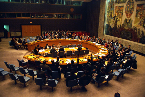 مجلس الأمن الدولي .. مؤامرة صمت لتبرير جرائم الاحتلال ومساواة الضحية بالجلاد