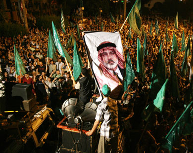 إقرار دولي بنجاح حماس في إدارة الحُكم رغم الحصار .. وتوصيات بالرضوخ لمطالبها
