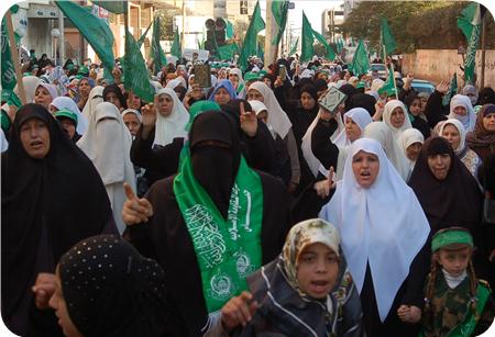 في يوم المرأة العالمي: نساء فلسطين .. أسطورة المقاومة والصمود