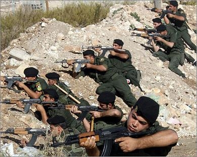 أجهزة عباس تستخدم الرصاص الحي في صدام مع عائلة بالخليل وإصابة 5 مواطنين