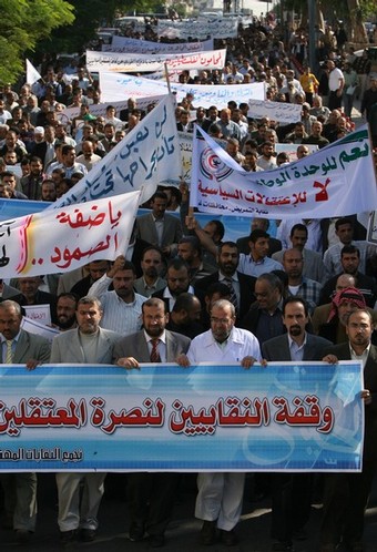بحر يدعو إلى تحرك فلسطيني – عربي لفضح جرائم أجهزة عباس والضغط عليها