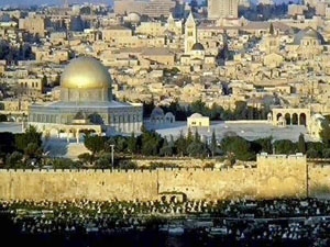 الاحتلال يوسع هجماته على القدس مع قرب الاحتفال بها عاصمة للثقافة العربية