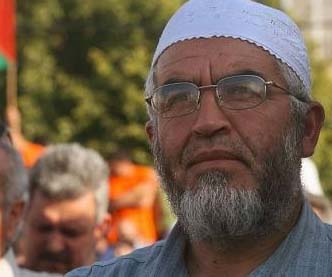 الاحتلال يوجه تهمة للشيخ صلاح بدعوى رفع العلم السوري خلال مسيرة في القدس