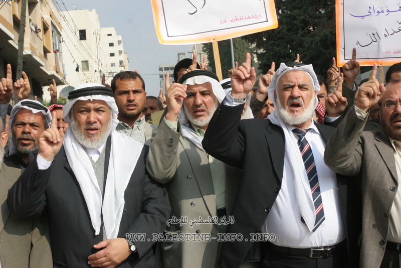 علماء وأساتذة جامعات غزة ينددون بالحصار والاعتقال السياسي في الضفة