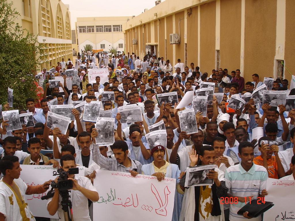 طلبة موريتانيا يطلقون أسبوع كسر الحصار عن غزة ويبدؤونه بمسيرة حاشدة