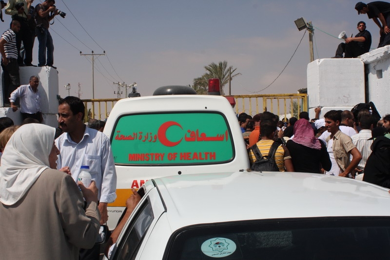 فتح معبر رفح ودخول 14 سيارة إسعاف و4 حافلات تقل مرضى وطلبة