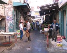 بلدية نابلس تحيي البلدة القديمة بفعالية السوق نازل
