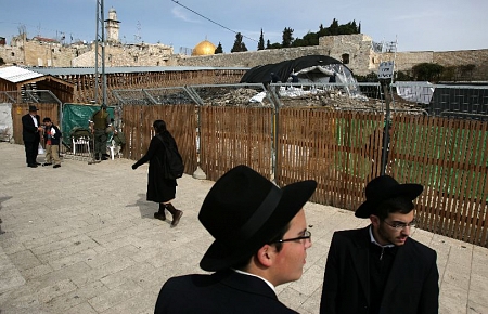 رابطة علماء فلسطين تحذر من خطورة الحفريات حول الأقصى و أسفله