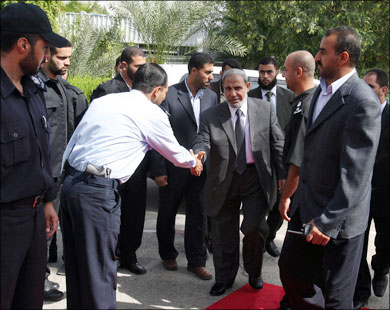 وفد حماس يغادر القاهرة إلى دمشق للتشاور ويعود مساء الأحد للرد على مقترح التهدئة
