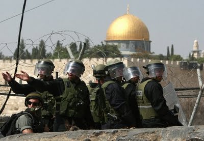 القدس والمقدسيون.. ثوابت وطنية تمثل شوكة في حلق المحتلين الصهاينة