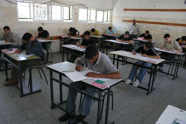 أبناء الأسرى الناجحون في الضفة.. أفراح النجاح وأحزان الفراق.. وسنبقى الوطن