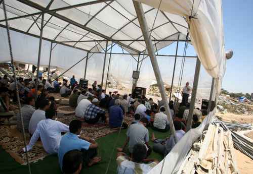 مدارس قطاع غزة كرفانات ومساجده قطع من النايلون