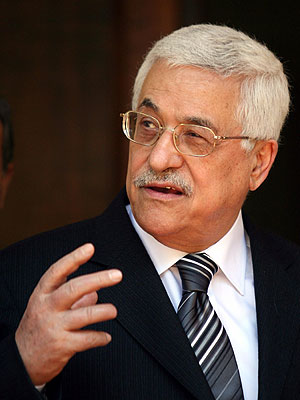 محلل: عزل عباس وتشكيل قيادة جديدة هو الطريق الأقصر إلى المصالحة