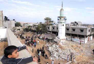3 إصابات بانهيار سقف مسجد قيد الإنشاء بغزة