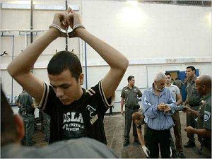 إدارة معتقل حوارة تتعمد استخدام أساليب مهينة بحق الأسرى