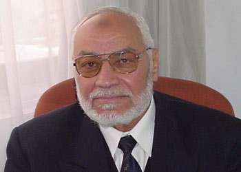 مهدي عاكف يهنئ مشعل وهنية بذكرى انطلاقة حماس