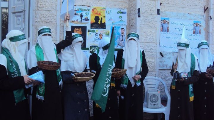 طالبات الكتلة الإسلامية بغزة يطلقن حملة غذاء الروح