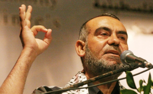 النائب شهاب يزور ماليزيا ويلتقي مهاتير محمد