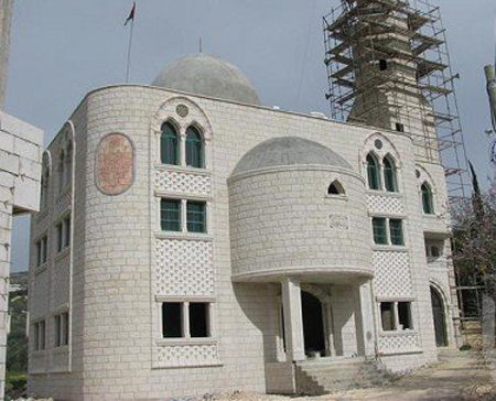 محكمة صهيونية تمنع رفع الأذان في مسجد بورين
